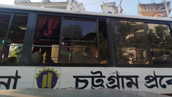 চুয়েটের বাসে ফের হামলা, চালককে মারধরের অভিযোগ