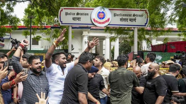 নারী সাংবাদিকদের যৌন হয়রানি: তোপের মুখে দিল্লি পুলিশ
