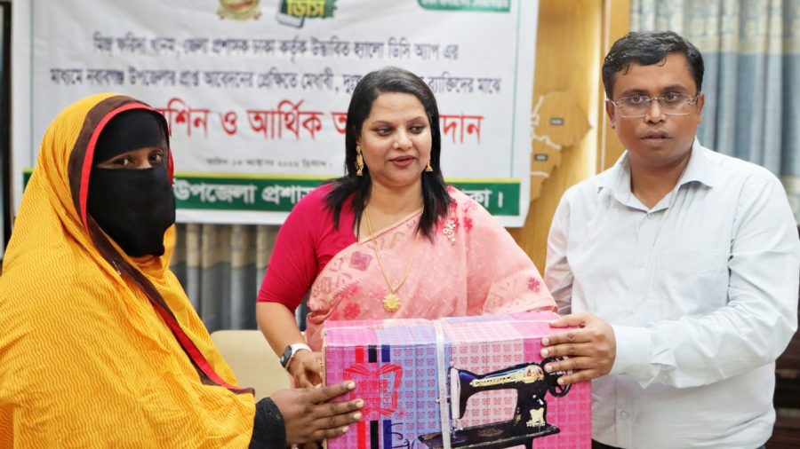 ‘হ্যালো ডিসি’তে আবেদন, দুস্থদের হাতে অনুদান
