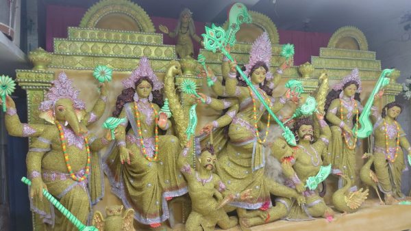 খুলনায় ৩০ কেজি ধানের সোনালী দুর্গা