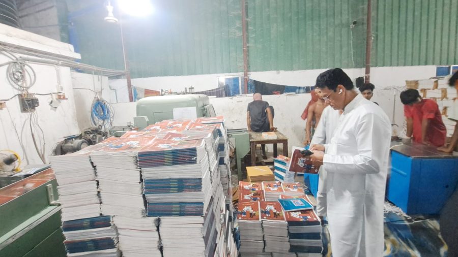 ফরাজী প্রেস অ্যান্ড পাবলিকেশন্স পরিদর্শন করলেন শিক্ষামন্ত্রী