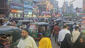অনিয়ন্ত্রিত যানবাহনে অচল ফেনী