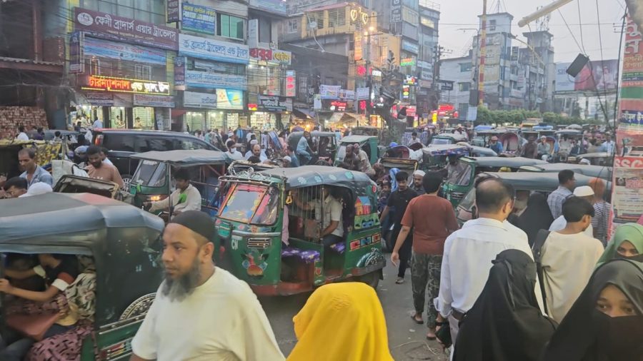 অনিয়ন্ত্রিত যানবাহনে অচল ফেনী