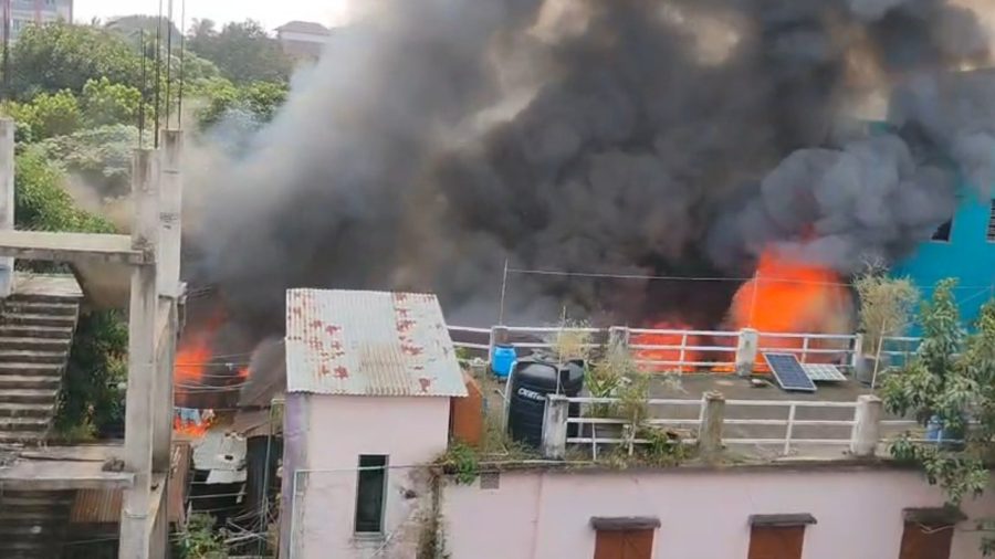 মিঠামইনে গ্যাসের চুলা থেকে আগুন, পুড়ল বসতঘর ও সারের গুদাম