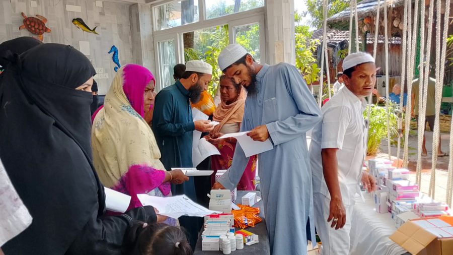 সেন্টমার্টিনে ফ্রি মেডিকেল ক্যাম্প: সুবিধাবঞ্চিতরা পেলেন চিকিৎসাসেবা
