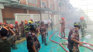 টঙ্গীতে ওষুধ কারখানায় আগুন ৪ ঘণ্টা পর নিয়ন্ত্রণে