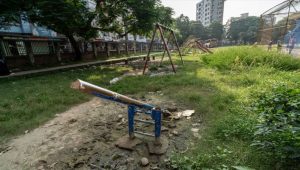 গোলারটেক মাঠ: খেলার মাঠে গাড়ির দখল 