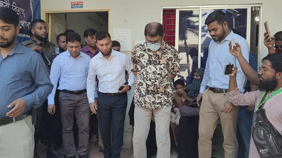 কুমিল্লা হাসপাতালে স্বাস্থ্যমন্ত্রী, ৫ চিকিৎসকের বিরুদ্ধে ব্যবস্থার নির্দেশ