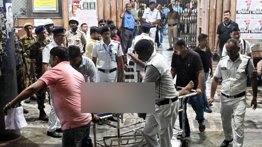 কলকাতায় পূজামণ্ডপে নিহত বেড়ে ১৯, আটক ১২