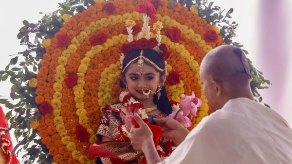 আজ মহাষ্টমী, মন্দিরে মন্দিরে সন্ধিপূজা ও কুমারী পূজা