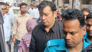 সাড়ে ৪ কেজি স্বর্ণসহ গ্রেপ্তার মালয়েশীয় নাগরিক রিমান্ডে