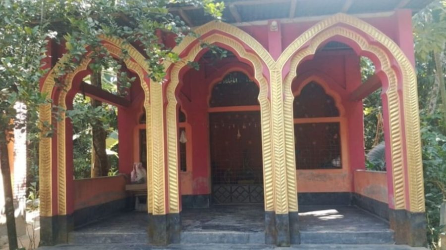 মন্দিরের তালা ভেঙে মূর্তি ও পূজার সামগ্রী চুরি, আটক ৪