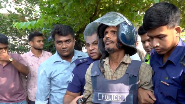 বাবাকে হত্যার পর থানায় হাজির ছেলে
