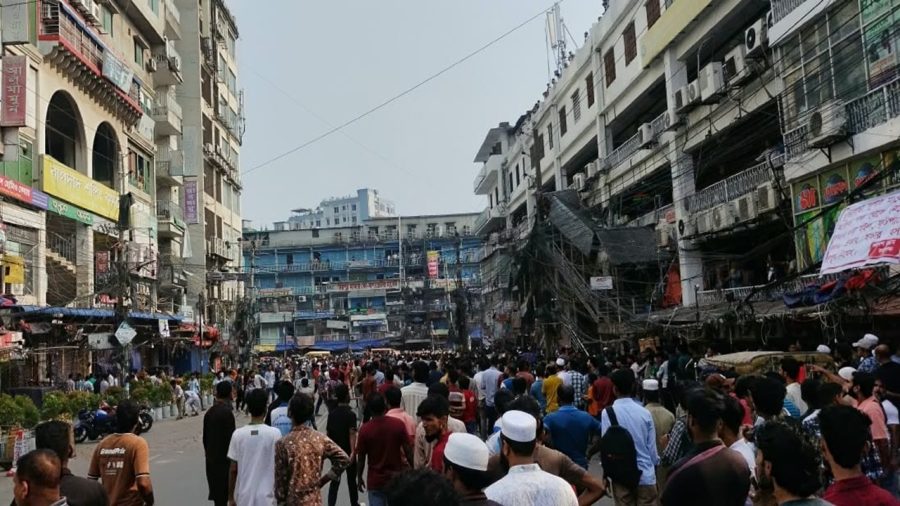 মিরপুরে শ্রমিকদের বিক্ষোভ: তিন স্থানে ভাঙচুর, সংঘর্ষ