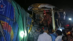 নাটোরে বাস-ট্রাক সংঘর্ষ, নিহত ১২