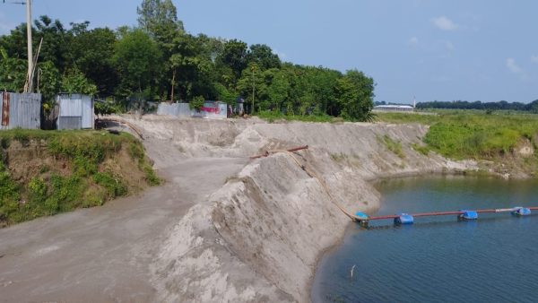 অবৈধ মাটি কাটা: গভীর গর্ত গিলে খাচ্ছে বসতভিটা