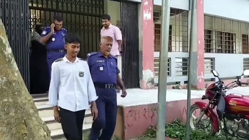 শেখ হাসিনার জন্মদিন পালন করায় পাবনার স্কুল থেকে শিক্ষার্থী আটক