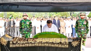 বীর মুক্তিযোদ্ধা আব্দুল হাইয়ের জানাজায় প্রধানমন্ত্রী