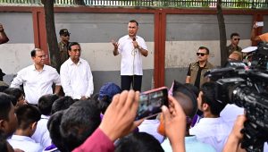 সাড়ে ৪ ঘণ্টায় ১৩ স্পটে আকস্মিক পরিদর্শন প্রধানমন্ত্রীর