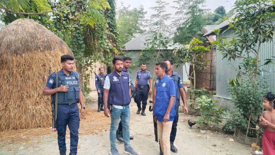 পদ্মার দুর্গম চরাঞ্চলে ৪ জেলার পুলিশের সাঁড়াশি অভিযান
