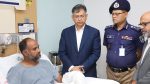 ছিনতাইকারীর হামলায় আহত পুলিশ পরিদর্শকের পাশে স্বরাষ্ট্রমন্ত্রী