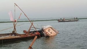 মেঘনায় জেলেদের ধাওয়া করতে গিয়ে ডুবল নৌ-পুলিশের স্পিডবোট