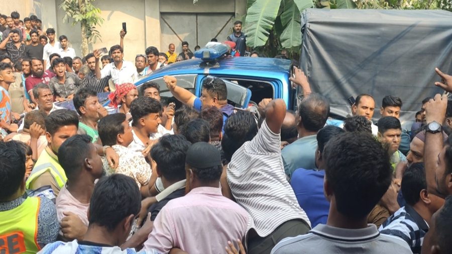 মাদ্রাসা শিক্ষককে গণপিটুনি, উদ্ধারে গিয়ে আহত ৩ পুলিশ