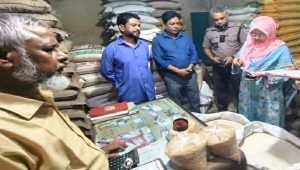 মা‌টিরাঙ্গায় সরকারি চাল মজুত করায় ব্যবসায়িকে জরিমানা