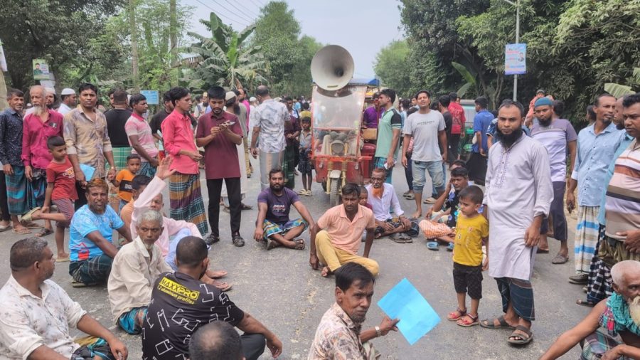 প্রবাসী রোকন হত্যার বিচার দাবিতে সড়ক অবরোধ