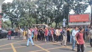 আবারও সড়কে শেকৃবি শিক্ষার্থীদের বিক্ষোভ