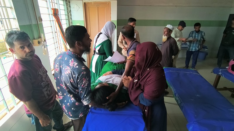 হিস্টিরিয়ায় আক্রান্ত হয়ে বিদ্যালয়ে অসুস্থ ২০ শিক্ষার্থী