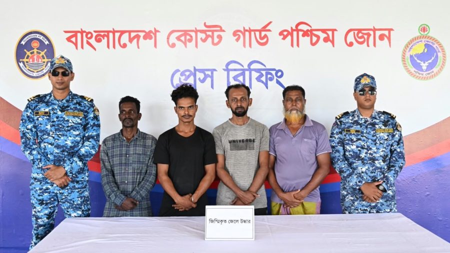 সুন্দরবনে জিম্মিদশা থেকে ৪ জেলে উদ্ধার