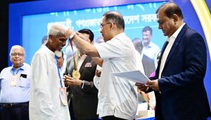 বিশ্ব শিক্ষক দিবসে ১০২ গুণী শিক্ষককে সম্মাননা