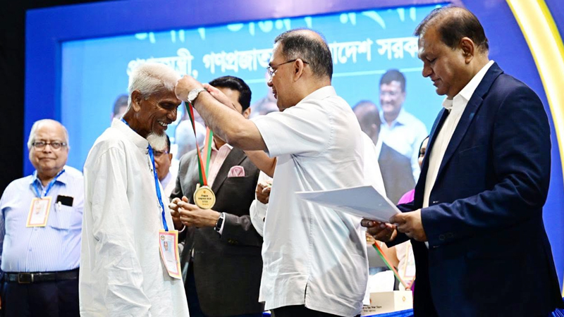 বিশ্ব শিক্ষক দিবসে ১০২ গুণী শিক্ষককে সম্মাননা